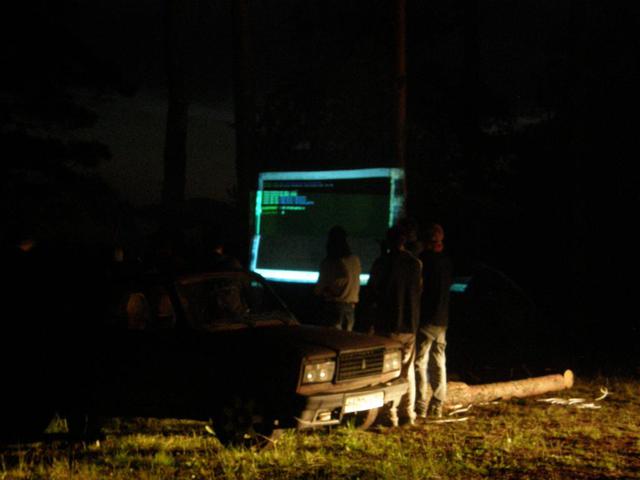 2009-08-01 Какая всё-таки радость поработать в консоли ночью в лесу и на большом экране :)